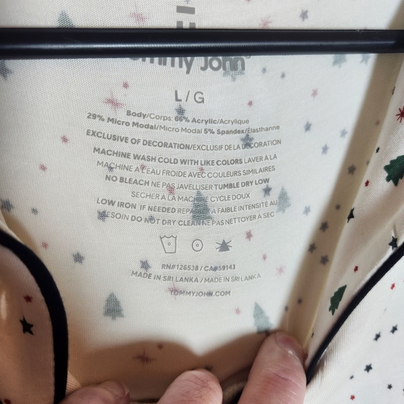 Tommy John Long Sleeve Christmas Tree Sleeve Top Size Large - Picture 3 of 16